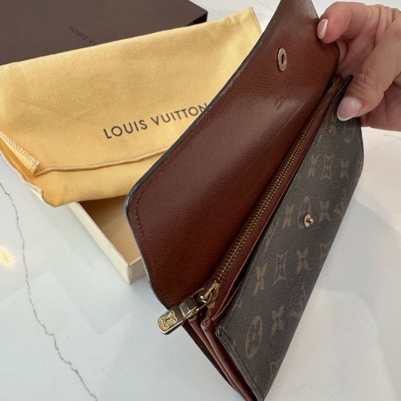Louis Vuitton Monogram Sarah Wallet
Vintage - Picture 7 of 12